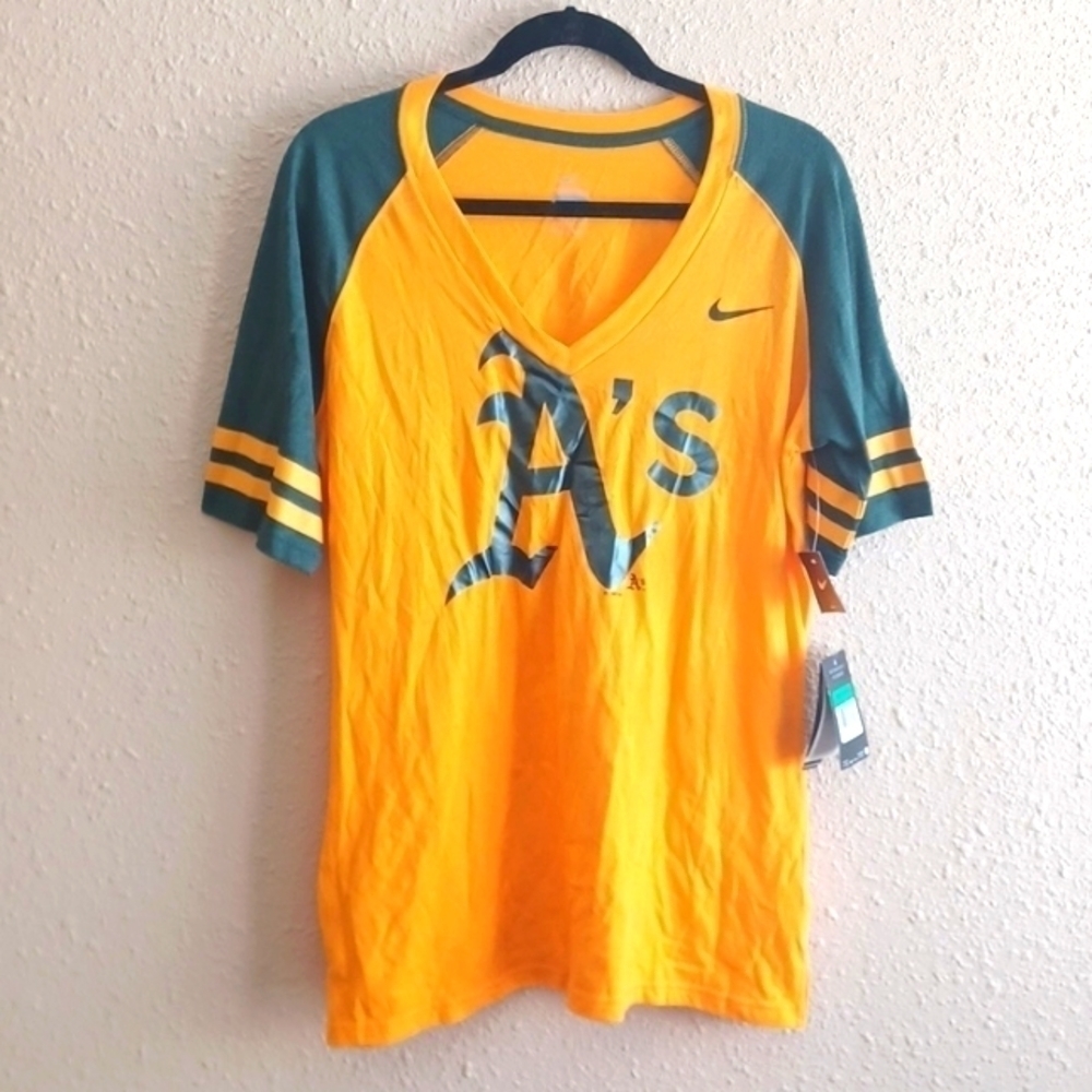 NIKE Okland Athletics Shirt.